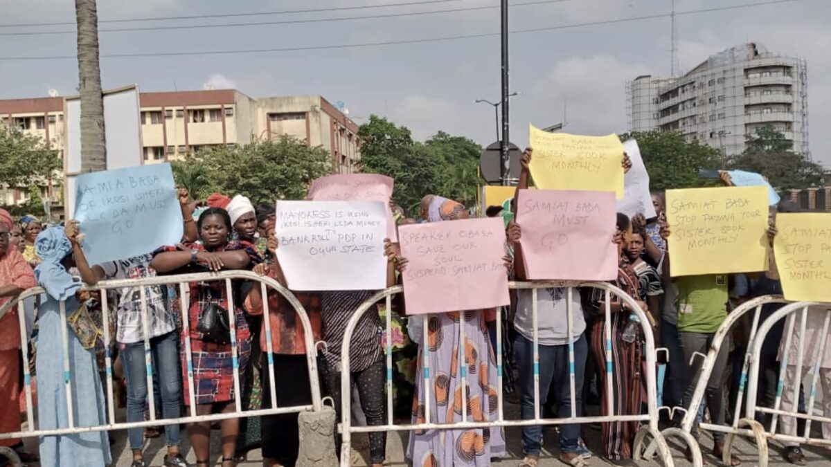APC Protesters Petition House Of Assembly Against Council Chair Allegedly working against APC, Tinubu