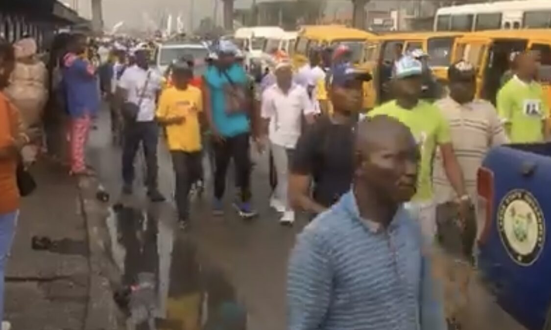 Kosofe APC Youths Defy Rain, Walk For Tinubu, Sanwo-Olu, APC Candidates